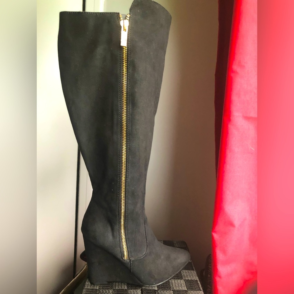 NWOT Black Knee High Heeled Boots Size 5,5